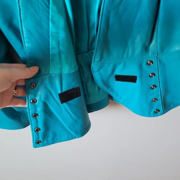 1980s teal blue leather jacket and pencil skirt, 3 piece suit set - Picture 14 of 16